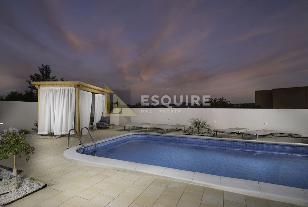 Casa Posedarje, 280m2