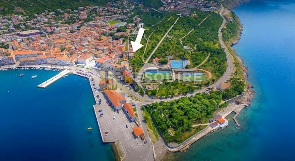 Commerciale Senj, 1.000m2