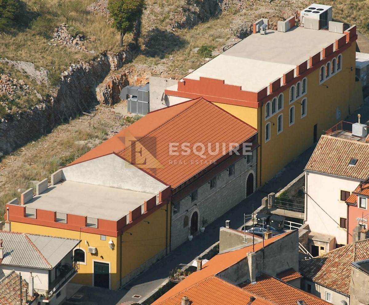 Commerciale Senj, 1.000m2