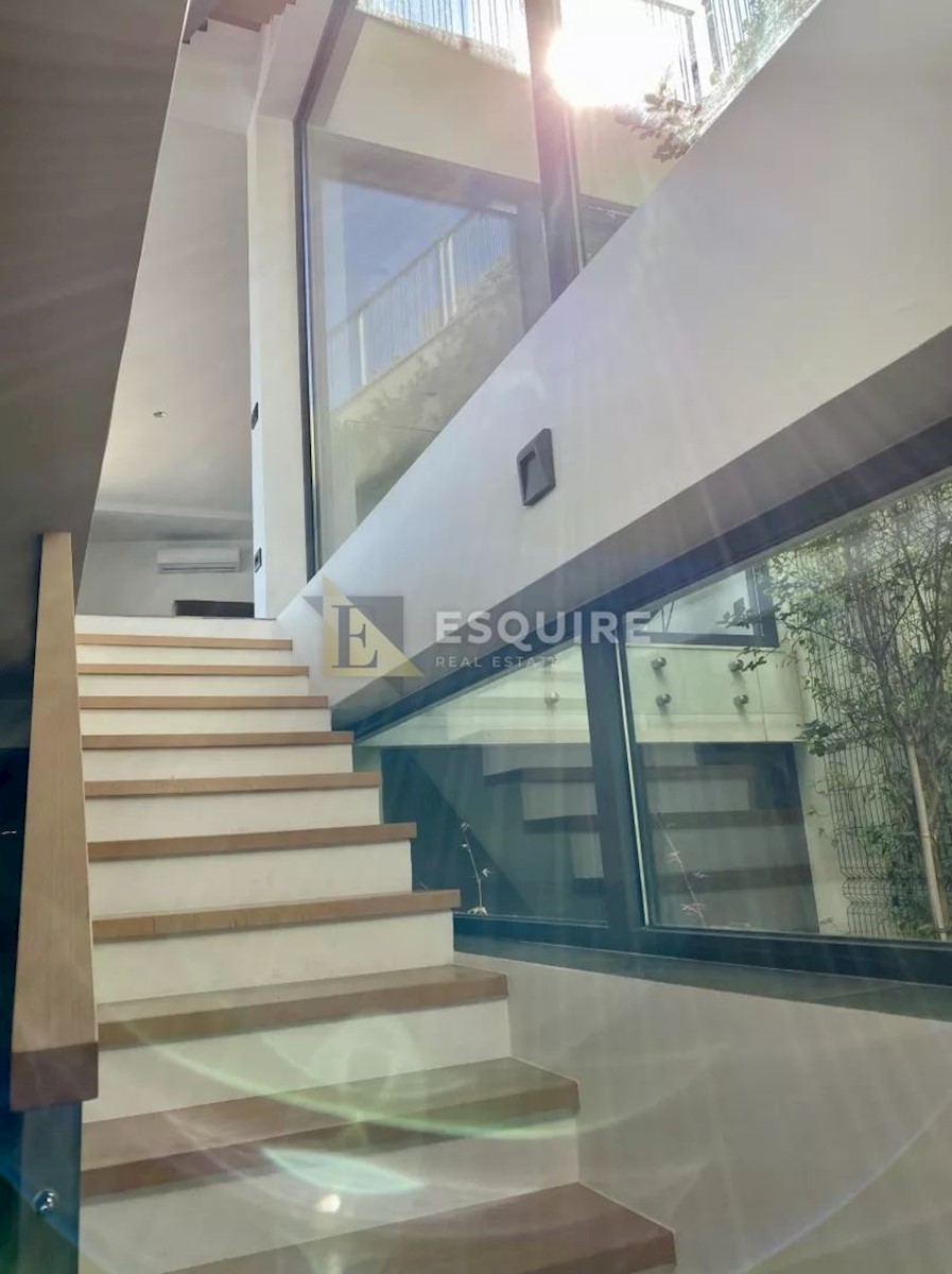 Casa Okrug Donji, Okrug, 326m2