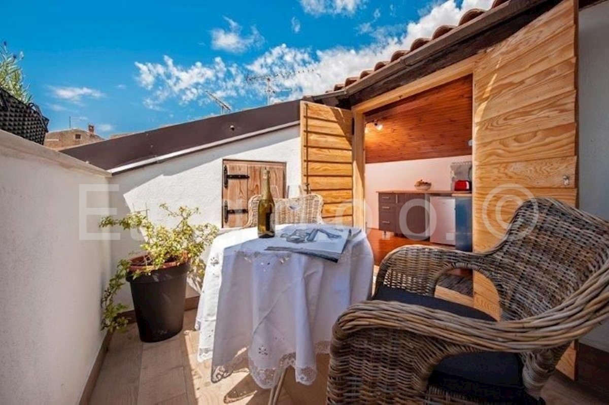 Centro di Rovigno, casa in pietra con vista mare!