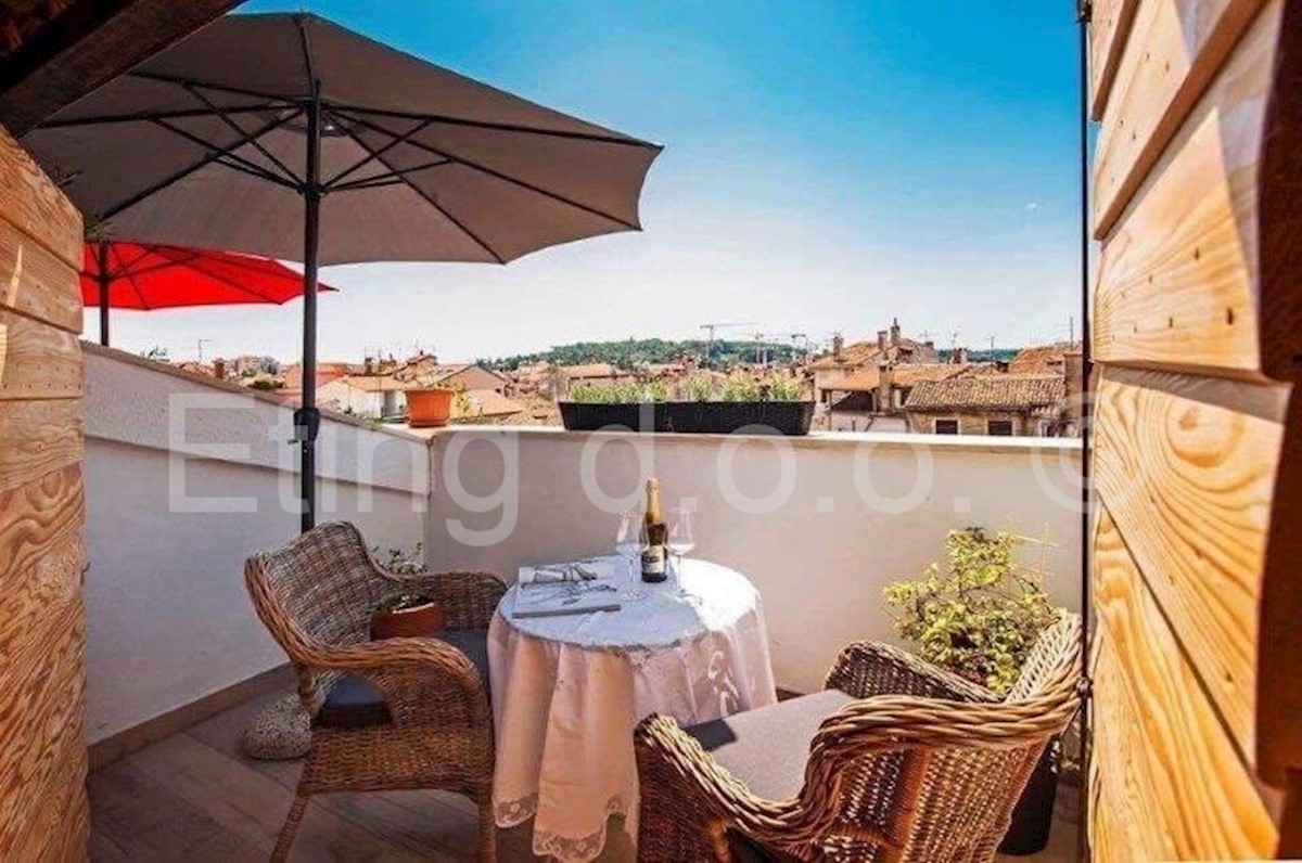 Centro di Rovigno, casa in pietra con vista mare!