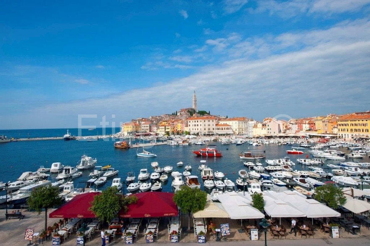 Posizione esclusiva con una vista unica sul mare e su Rovigno!