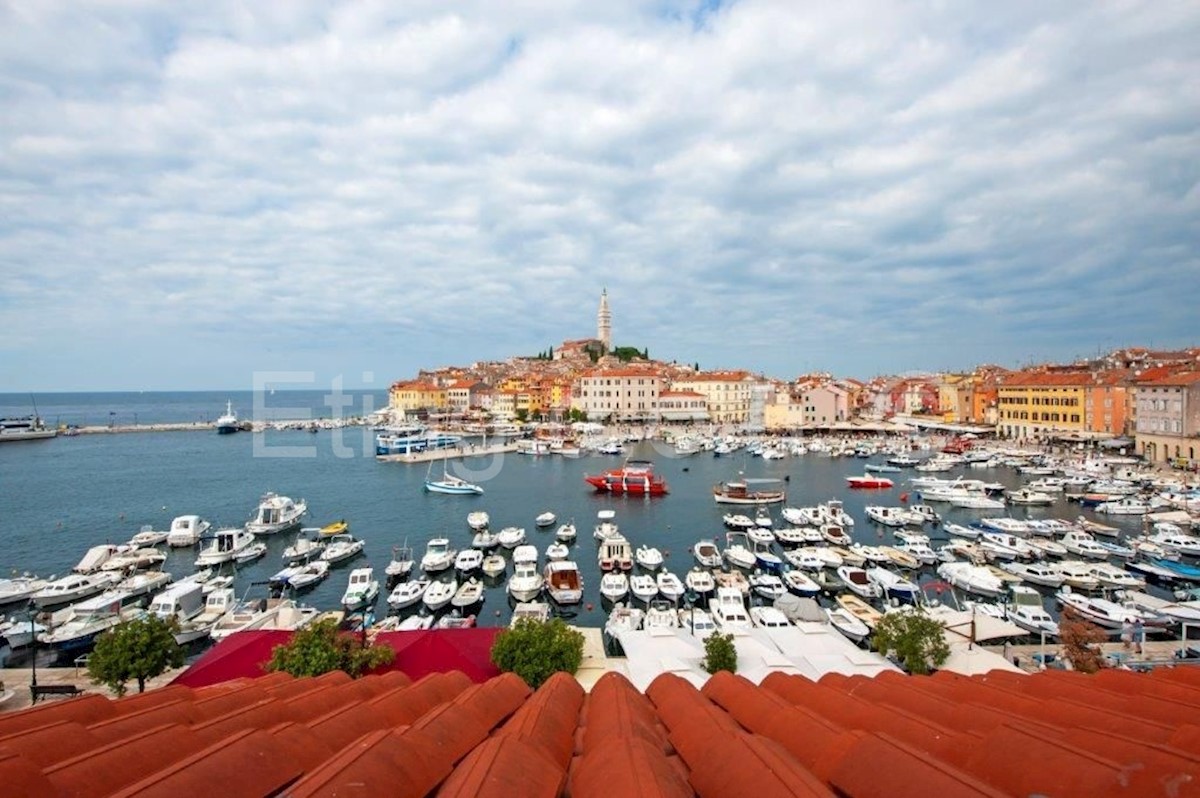 Posizione esclusiva con una vista unica sul mare e su Rovigno!