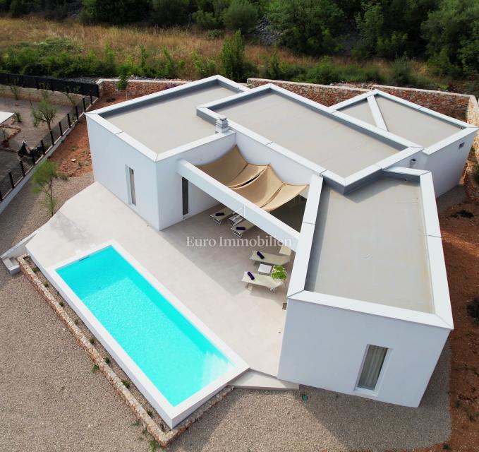 Casa con piscina e vista mare - dintorni di Veglia