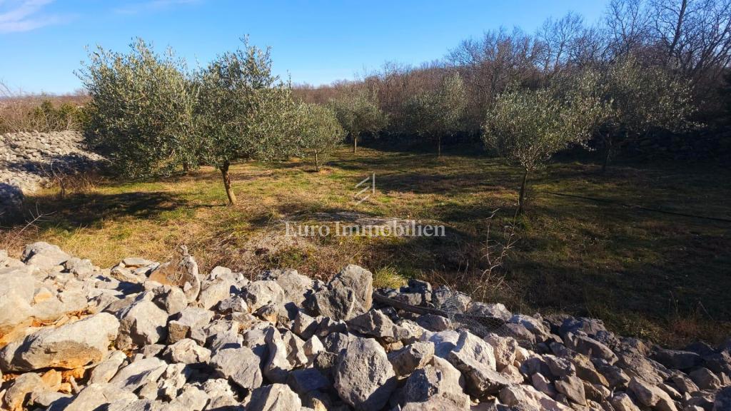 Malinska - terreno con vista mare vicino alla spiaggia