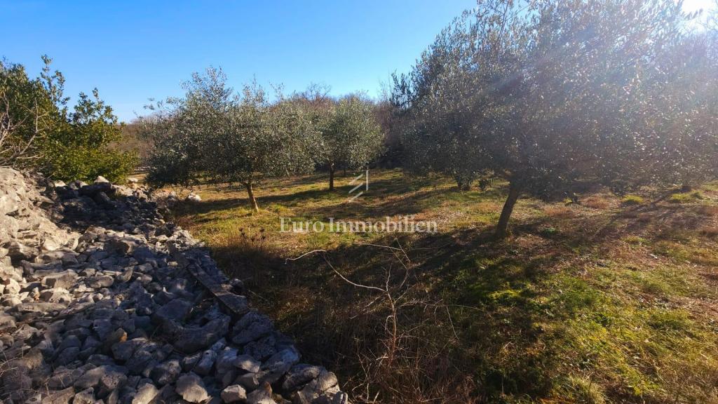 Malinska - terreno con vista mare vicino alla spiaggia