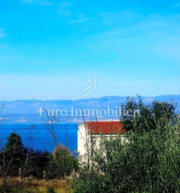 Malinska - terreno con vista mare vicino alla spiaggia