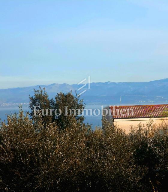 Malinska - terreno con vista mare vicino alla spiaggia