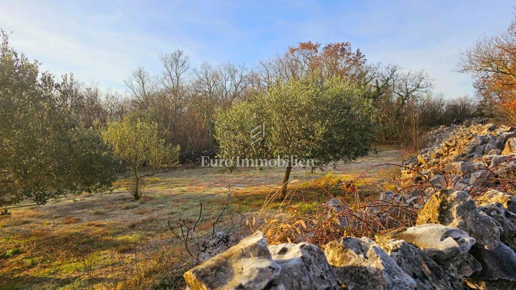 Malinska - terreno con vista mare vicino alla spiaggia