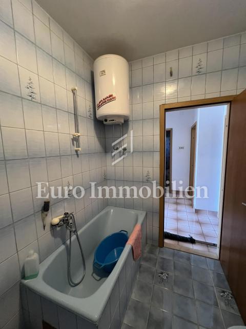 Brgulje - Molat, casa con garage in prima fila al mare