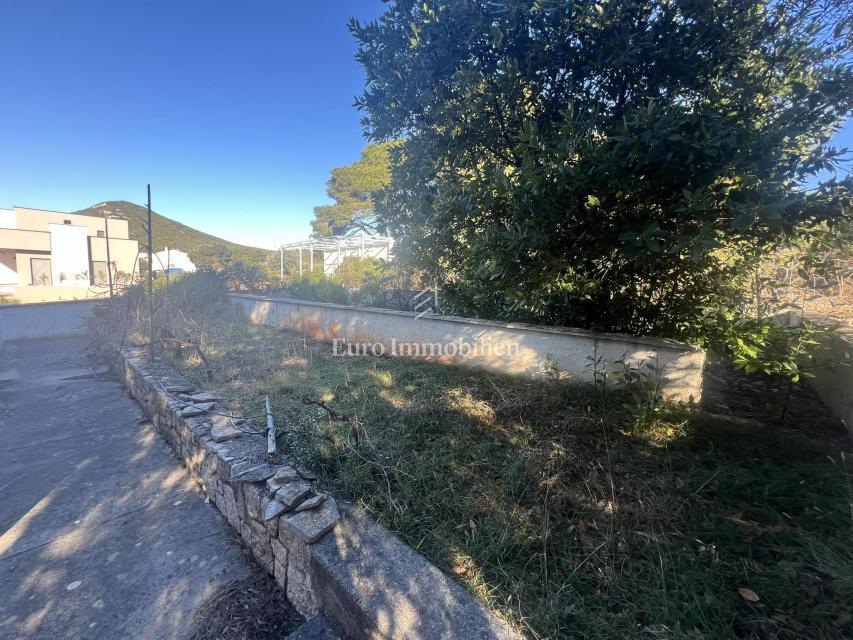 Brgulje - Molat, casa con garage in prima fila al mare