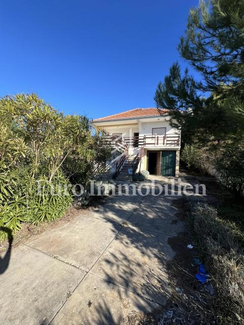 Brgulje - Molat, casa con garage in prima fila al mare