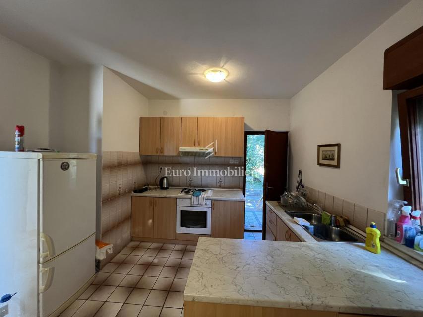 Brgulje - Molat, casa con garage in prima fila al mare