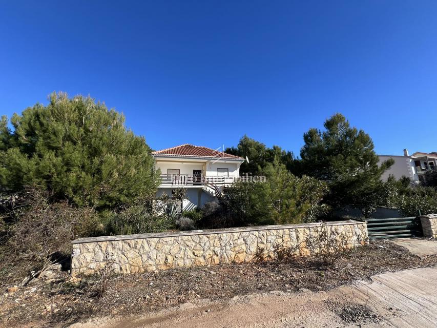 Brgulje - Molat, casa con garage in prima fila al mare