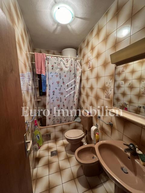 Brgulje - Molat, casa con garage in prima fila al mare