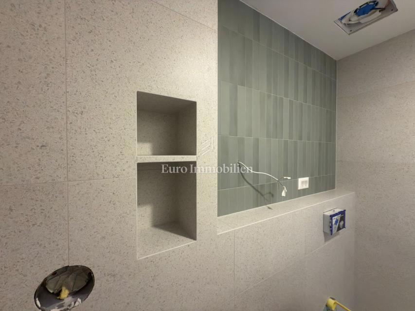 Nuovo appartamento con vista mare nel centro di Makarska