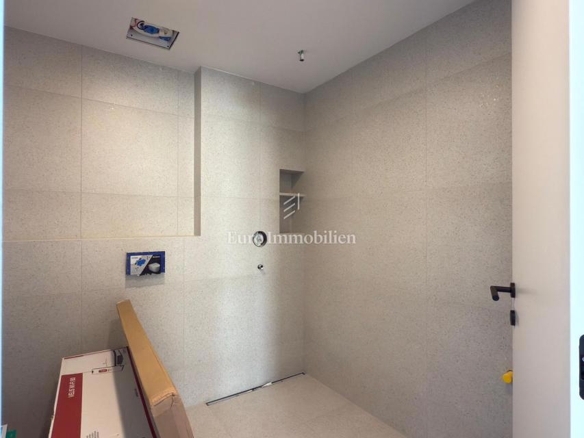 Nuovo appartamento con vista mare nel centro di Makarska