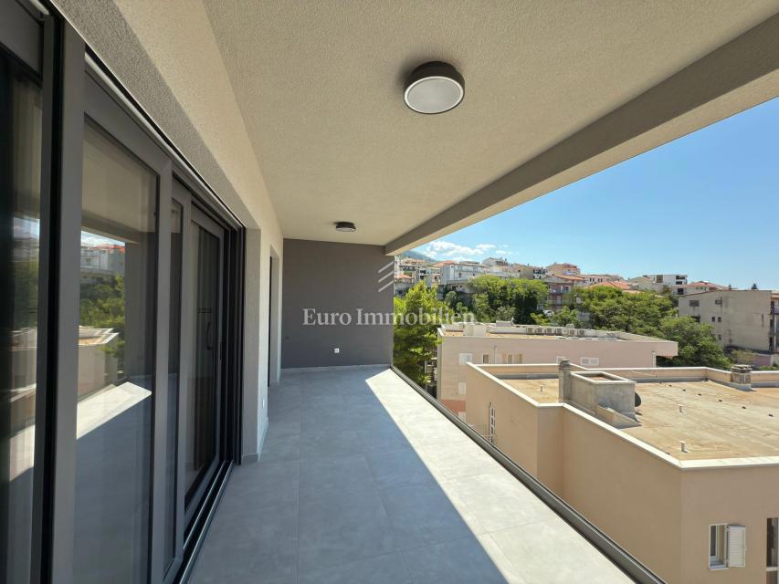 Nuovo appartamento con vista mare nel centro di Makarska