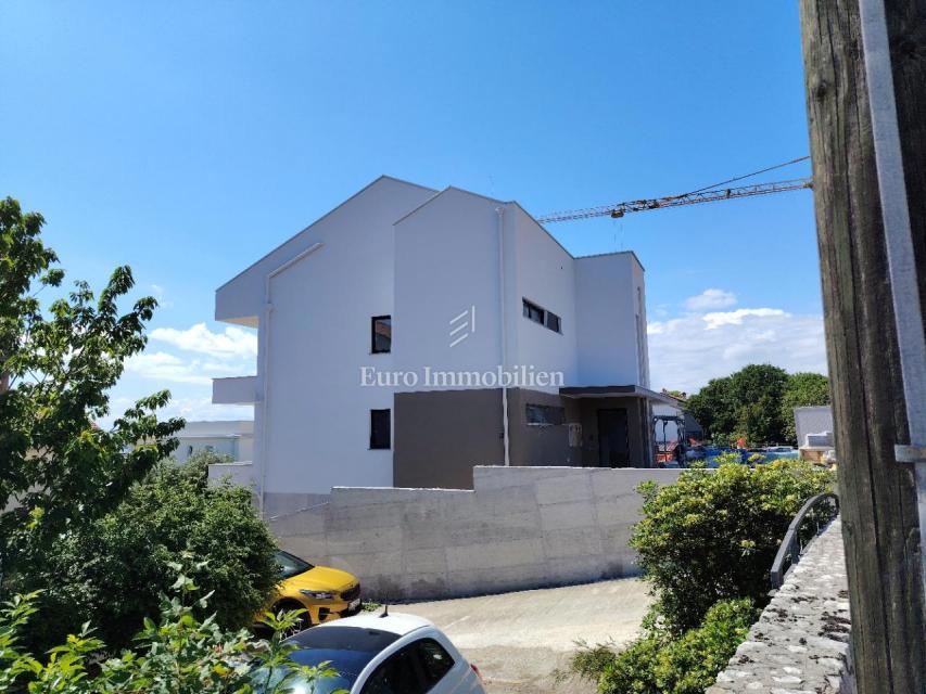 Dramalj nuovo appartamento su due piani 