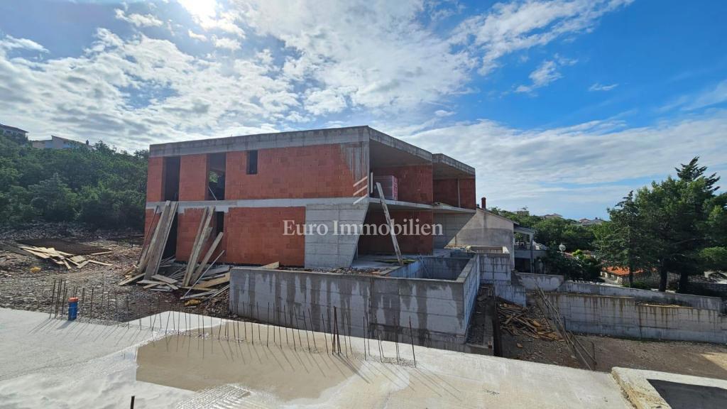Jadranovo, moderna casa bifamiliare con piscina a Roh Bau