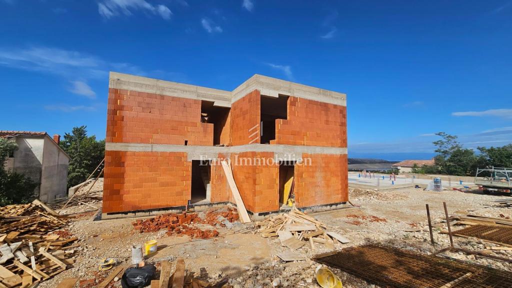 Jadranovo, moderna casa bifamiliare con piscina a Roh Bau