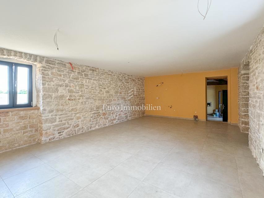 Casa in pietra con giardino di 2000 m2 - Istria