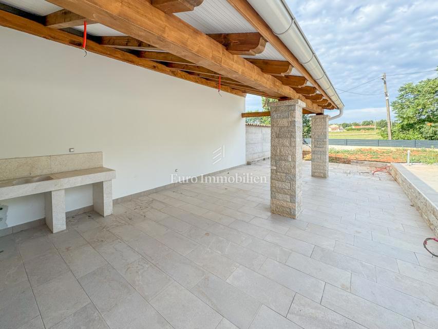 Casa in pietra con giardino di 2000 m2 - Istria