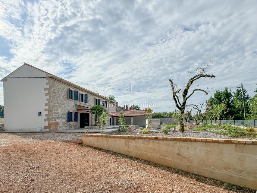 Casa in pietra con giardino di 2000 m2 - Istria