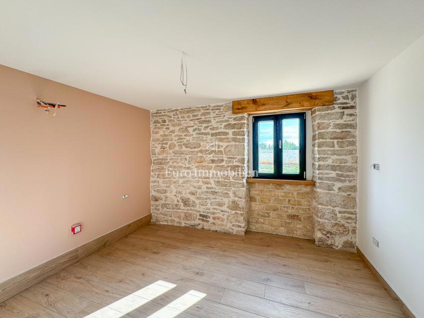 Casa in pietra con giardino di 2000 m2 - Istria