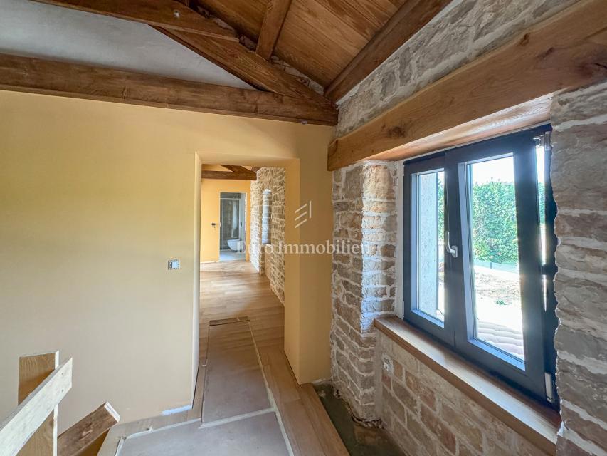 Casa in pietra con giardino di 2000 m2 - Istria