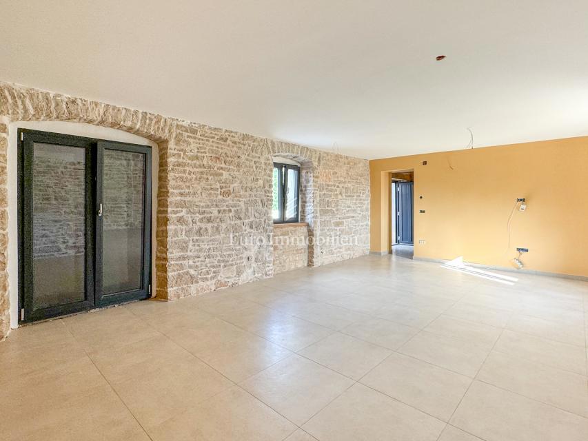 Casa in pietra con giardino di 2000 m2 - Istria