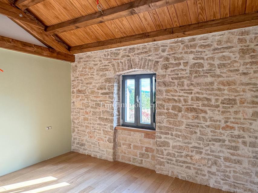 Casa in pietra con giardino di 2000 m2 - Istria