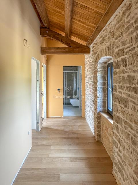 Casa in pietra con giardino di 2000 m2 - Istria