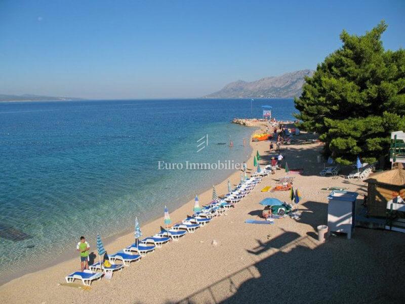 Baška Voda - terreno edificabile con vista mare