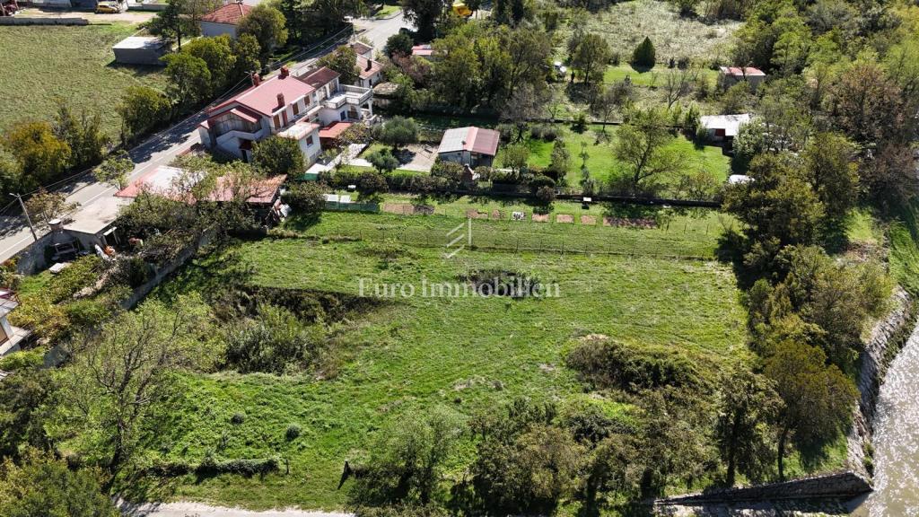 Tribalj, ottimo terreno in posizione idilliaca