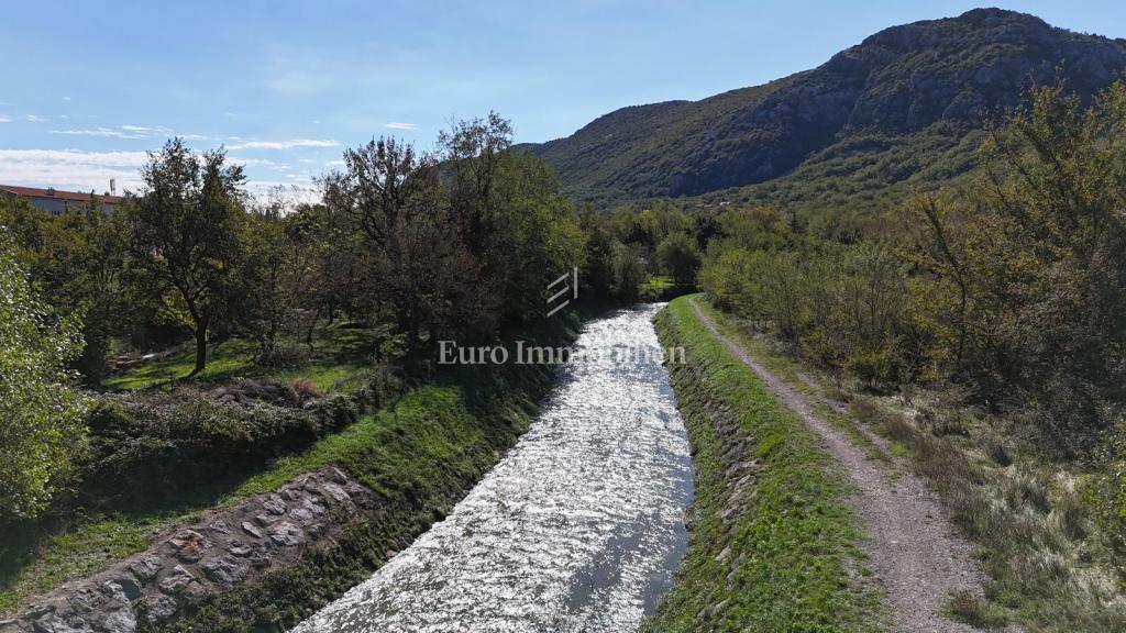 Tribalj, ottimo terreno in posizione idilliaca