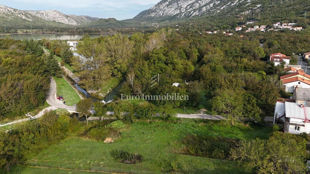 Tribalj, ottimo terreno in posizione idilliaca