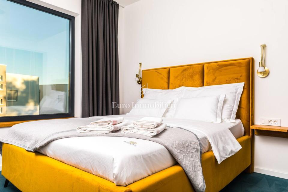 Vir, villa urbana con piscina