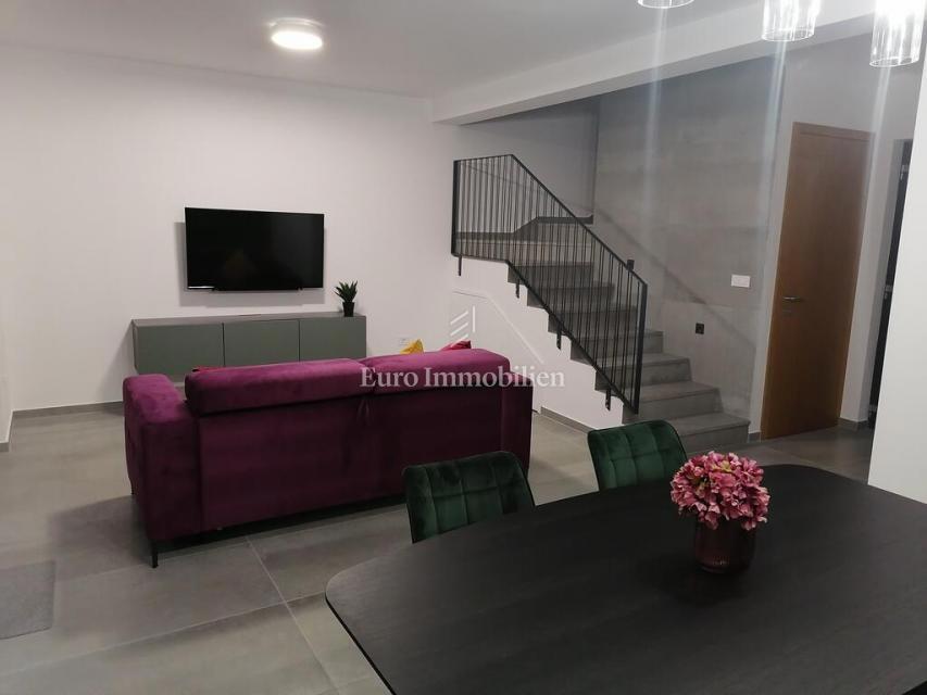 Vir, villa urbana con piscina