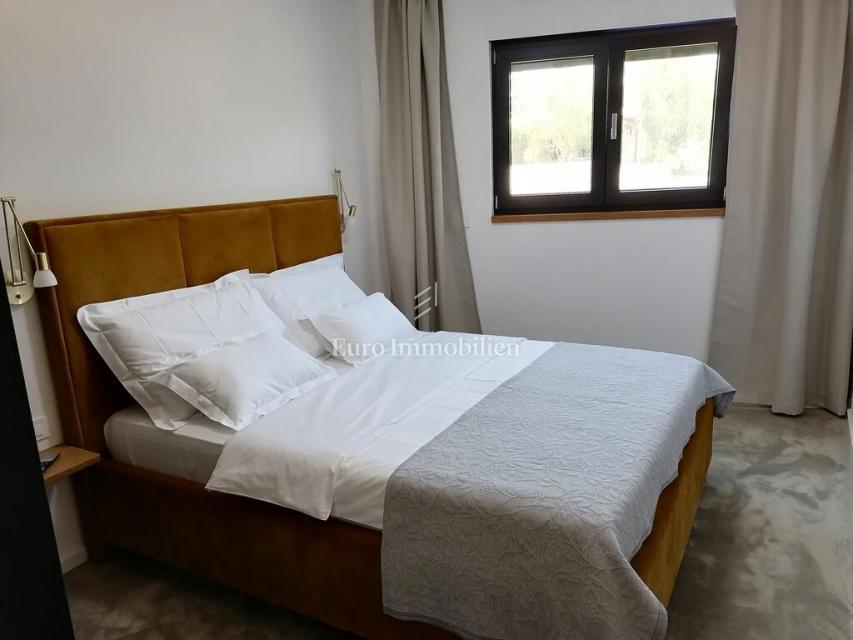 Vir, villa urbana con piscina