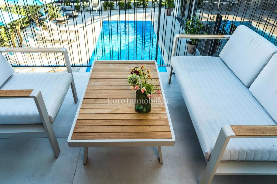 Vir, villa urbana con piscina