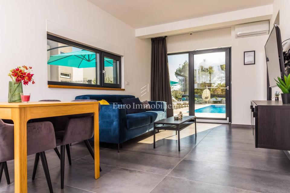 Vir, villa urbana con piscina