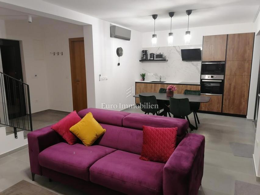 Vir, villa urbana con piscina