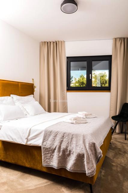 Vir, villa urbana con piscina