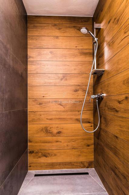 Vir, villa urbana con piscina