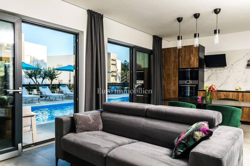 Vir, villa urbana con piscina