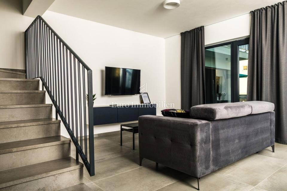 Vir, villa urbana con piscina