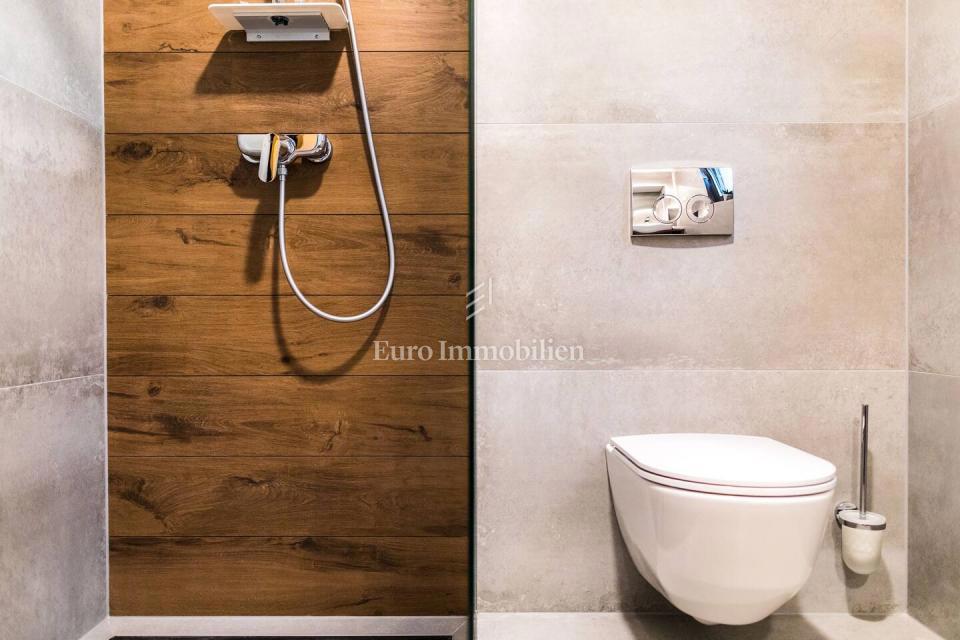 Vir, villa urbana con piscina