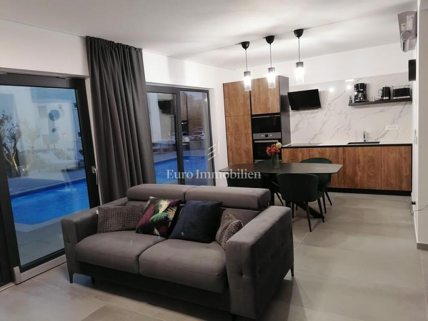 Vir, villa urbana con piscina